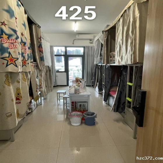 425
